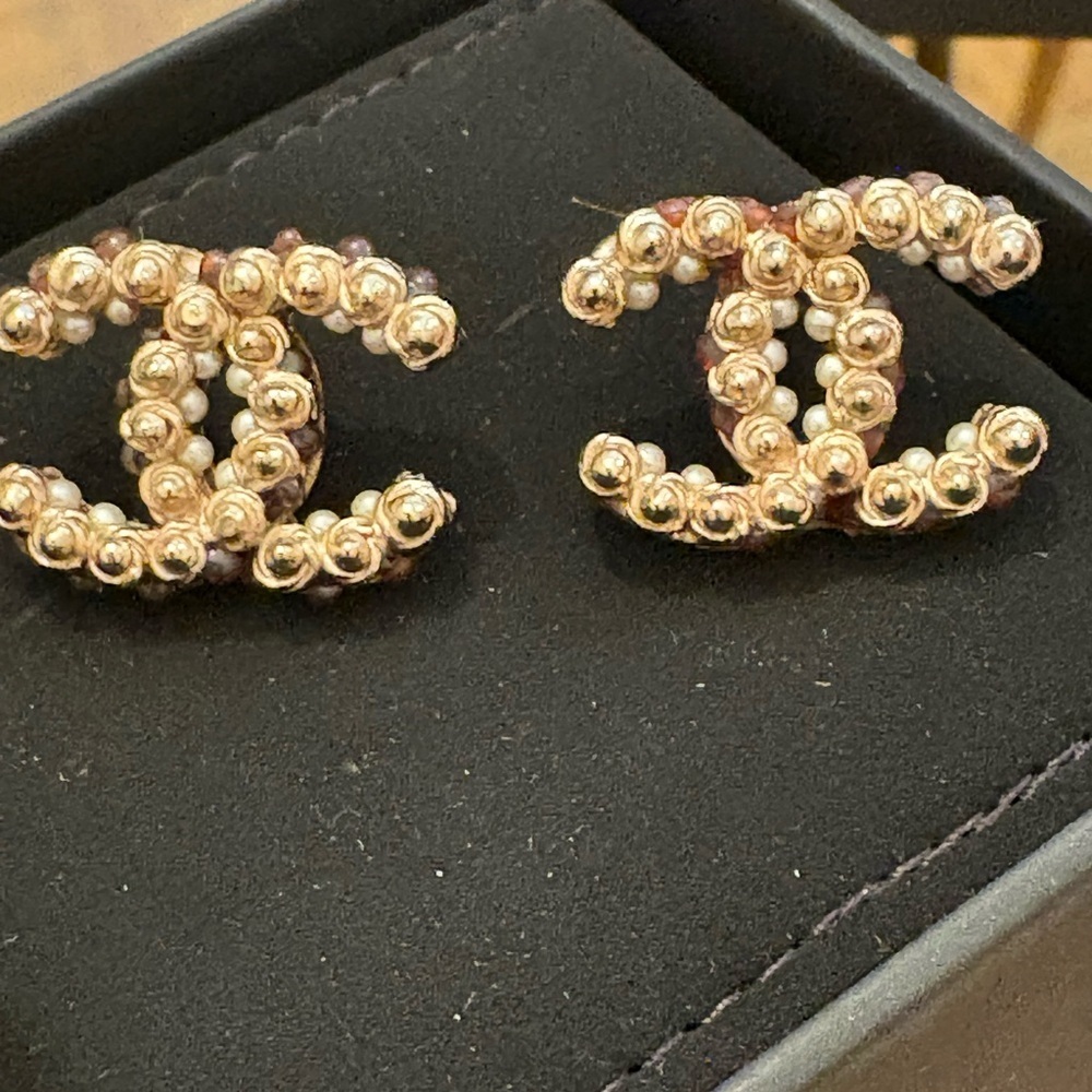 Vintage Chanel coco mark gold plated stud earring with faux pearls with box - Picture 8 of 12